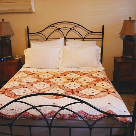 Iowa House Historic Inn Еймс Екстер'єр фото